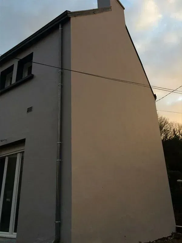 Maison facade mur apres